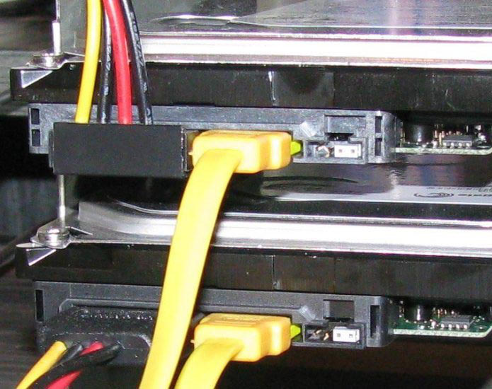Configuration of jumpers forcing SATA 1