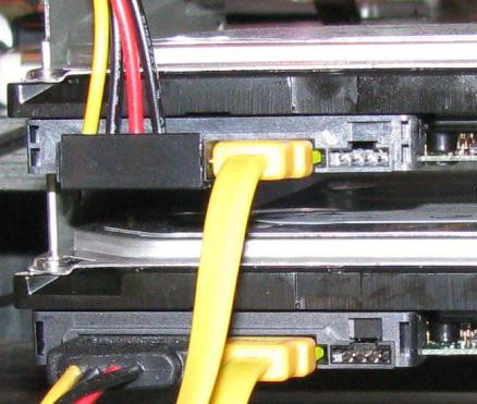 Configuration of jumpers forcing SATA 2
